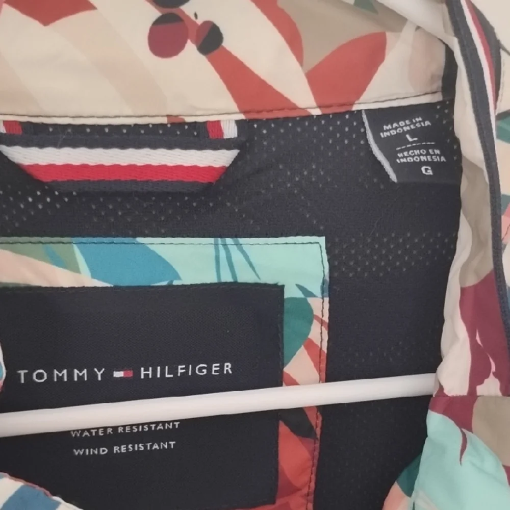 Tommy Hilfiger Windbreaker Bomber Jacket with Ribbed Trim - Picture 2 of 8